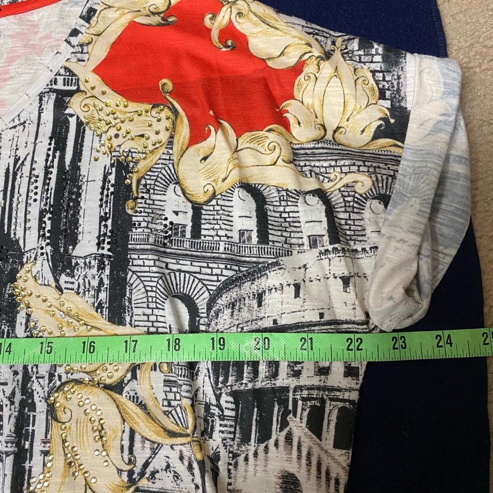 Cute decorated tee shirt - Picture 3 of 5